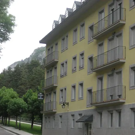 Hostel Turistico Rio Aragon *